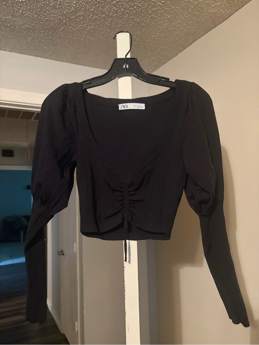 ZARA Black Ruched V-Neck Puff Sleeve Crop Top